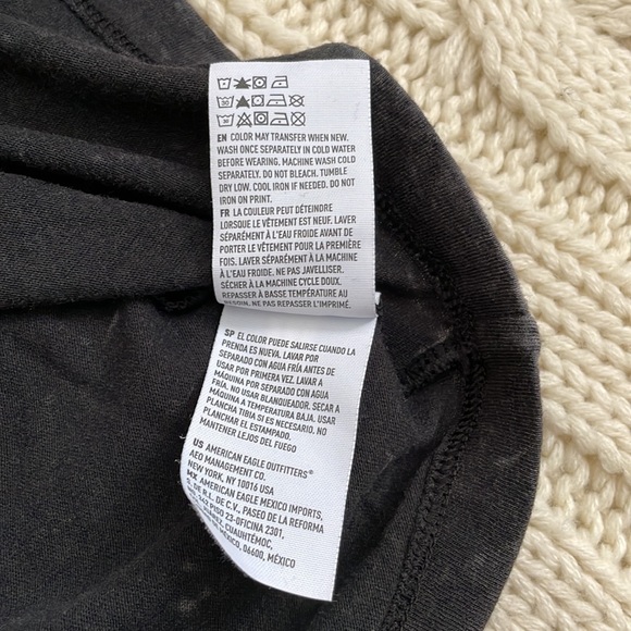 ⚡️3 for $20⚡️ American Eagle Speckled Black Rolled Sleeve T-Shirt - Picture 5 of 8